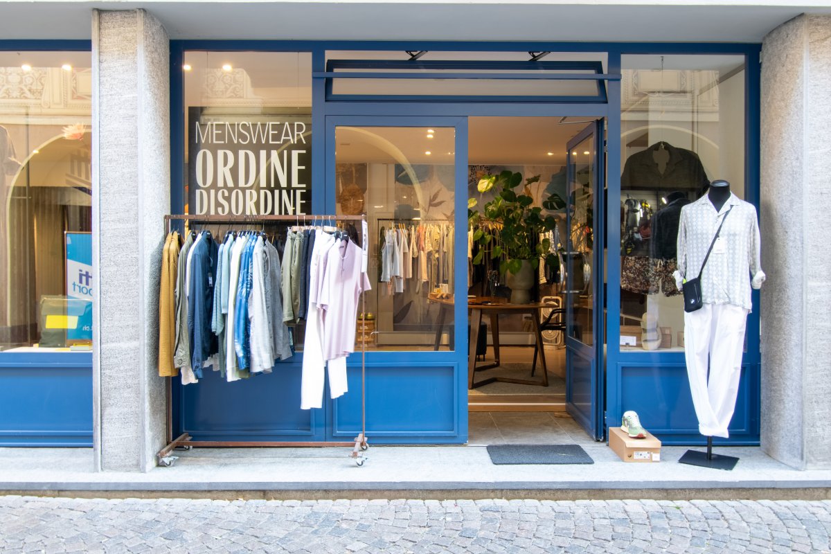 Vetrina esterna della boutique Ordine e Disordine in Via Cittadella, Città Vecchia di Locarno