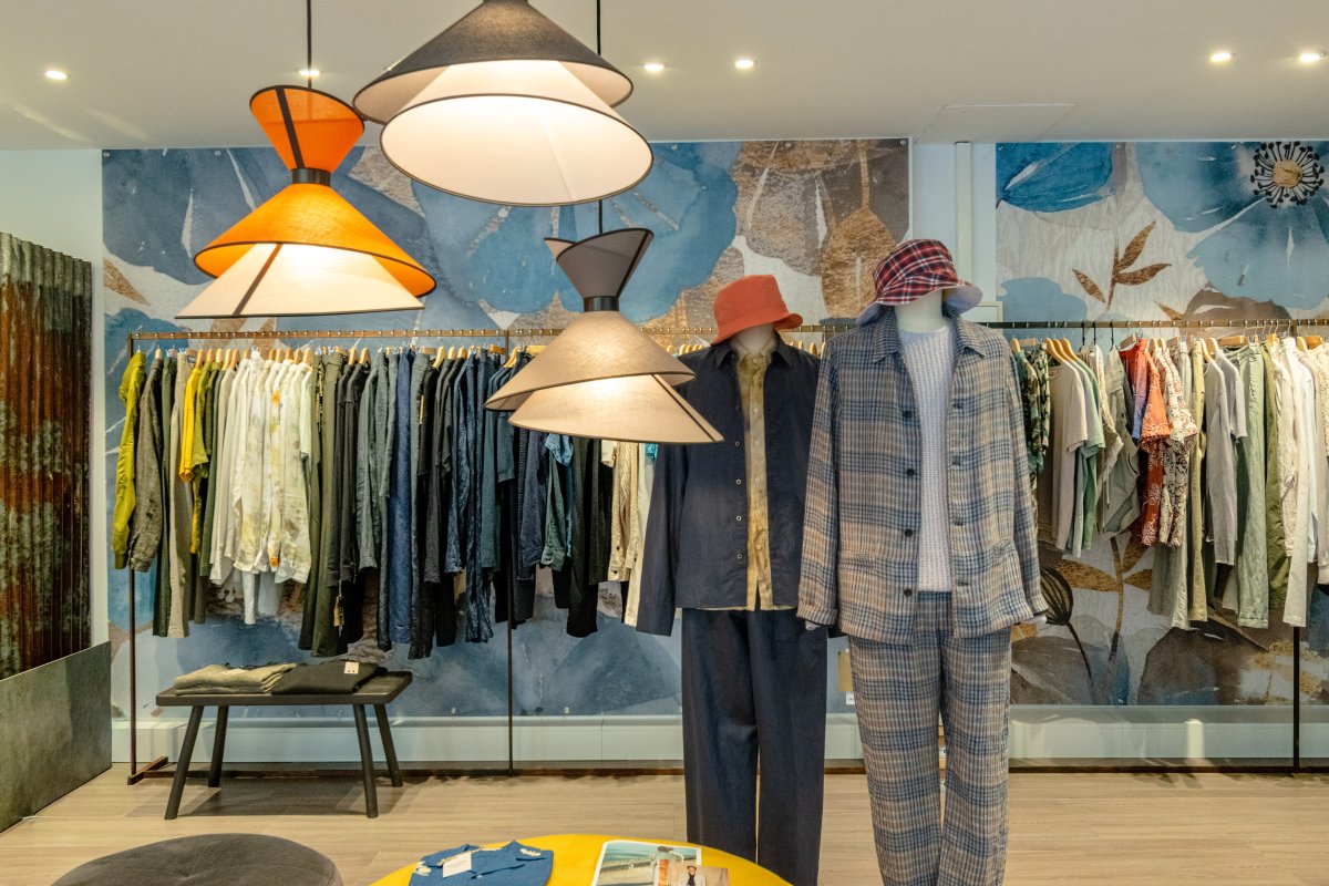 Selezione di capi di abbigliamento uomo di qualità nella boutique Ordine e Disordine a Locarno